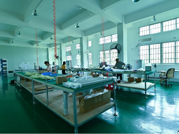 啟英機械-生產(chǎn)車間